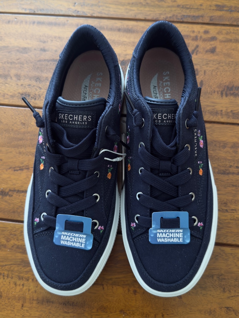 Skechers Arch Fit Arcade Subtle Bouquet Navy Floral Sneakers Size 8 NWT